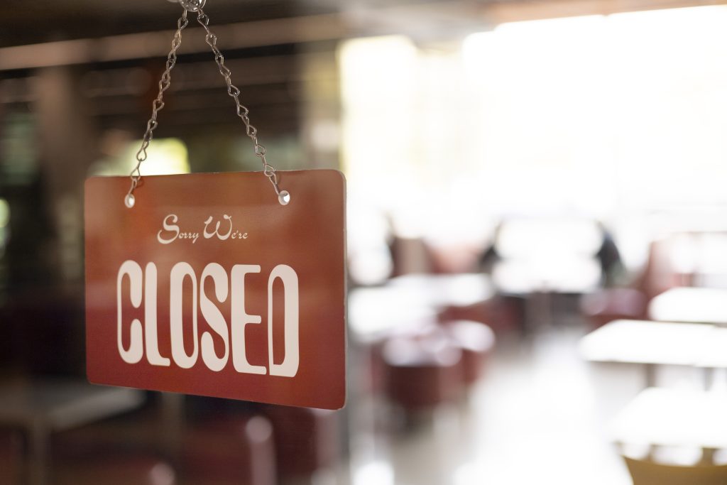 closed sign on a cafe door